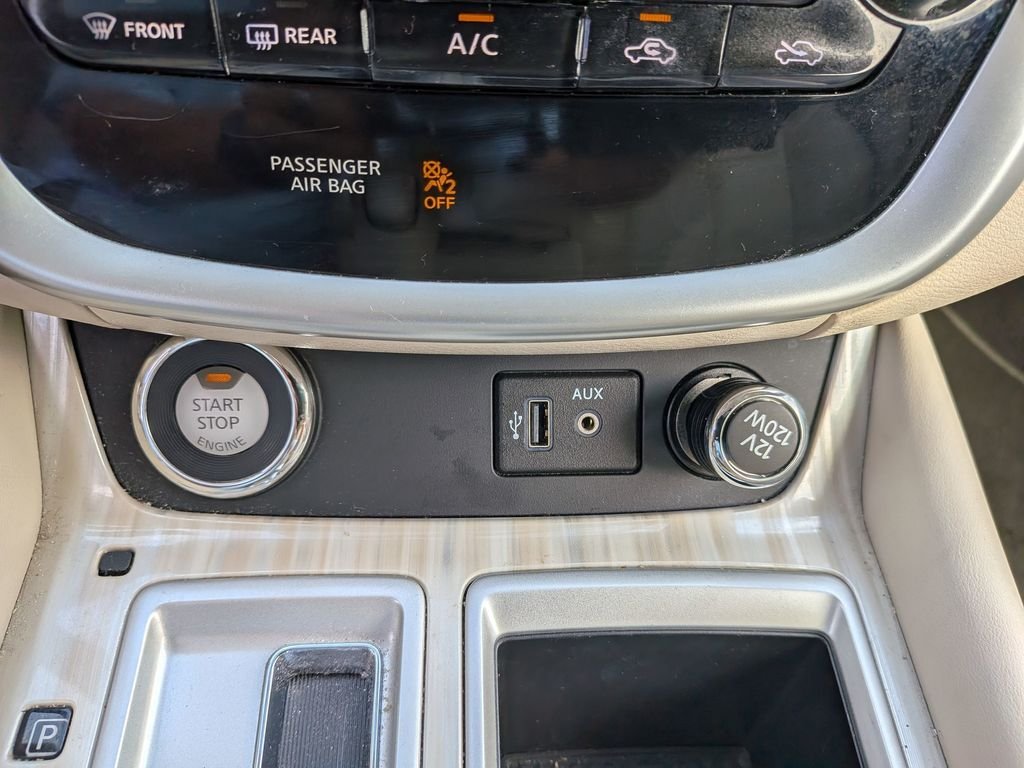 Used 2018 White Nissan Platinum image 35