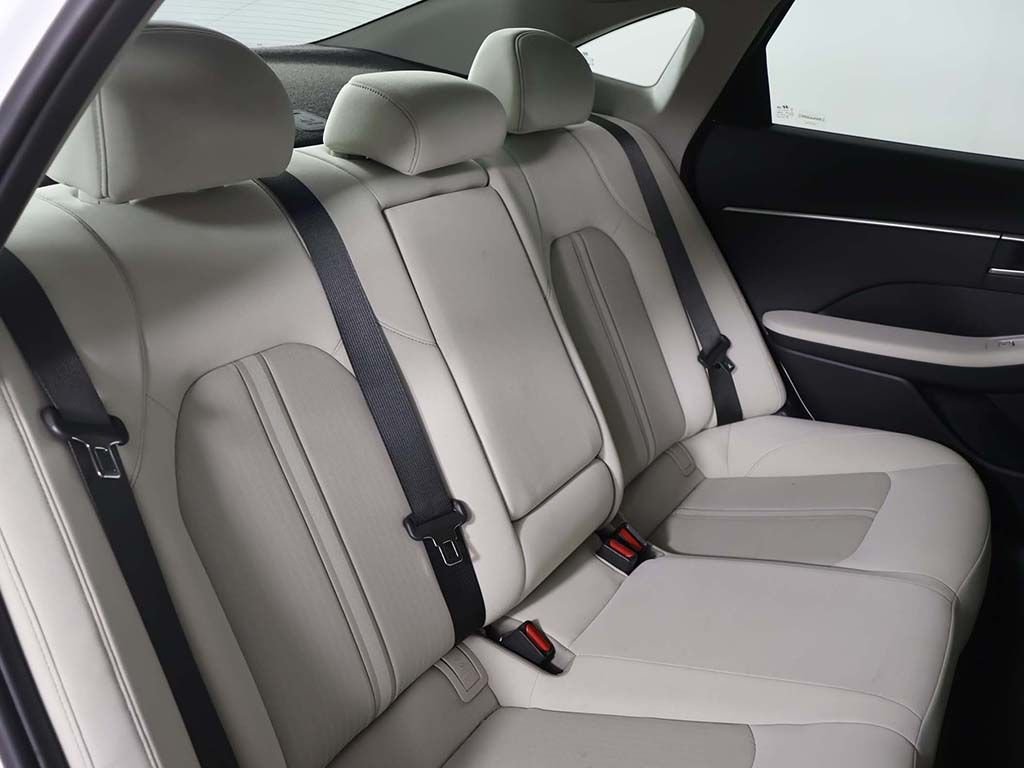 Used 2022 Gray Hyundai SEL image 30