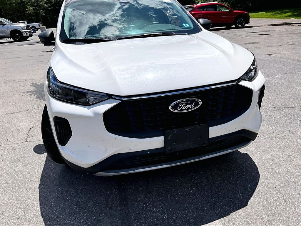 Used 2023 White Metallic Ford Active image 5