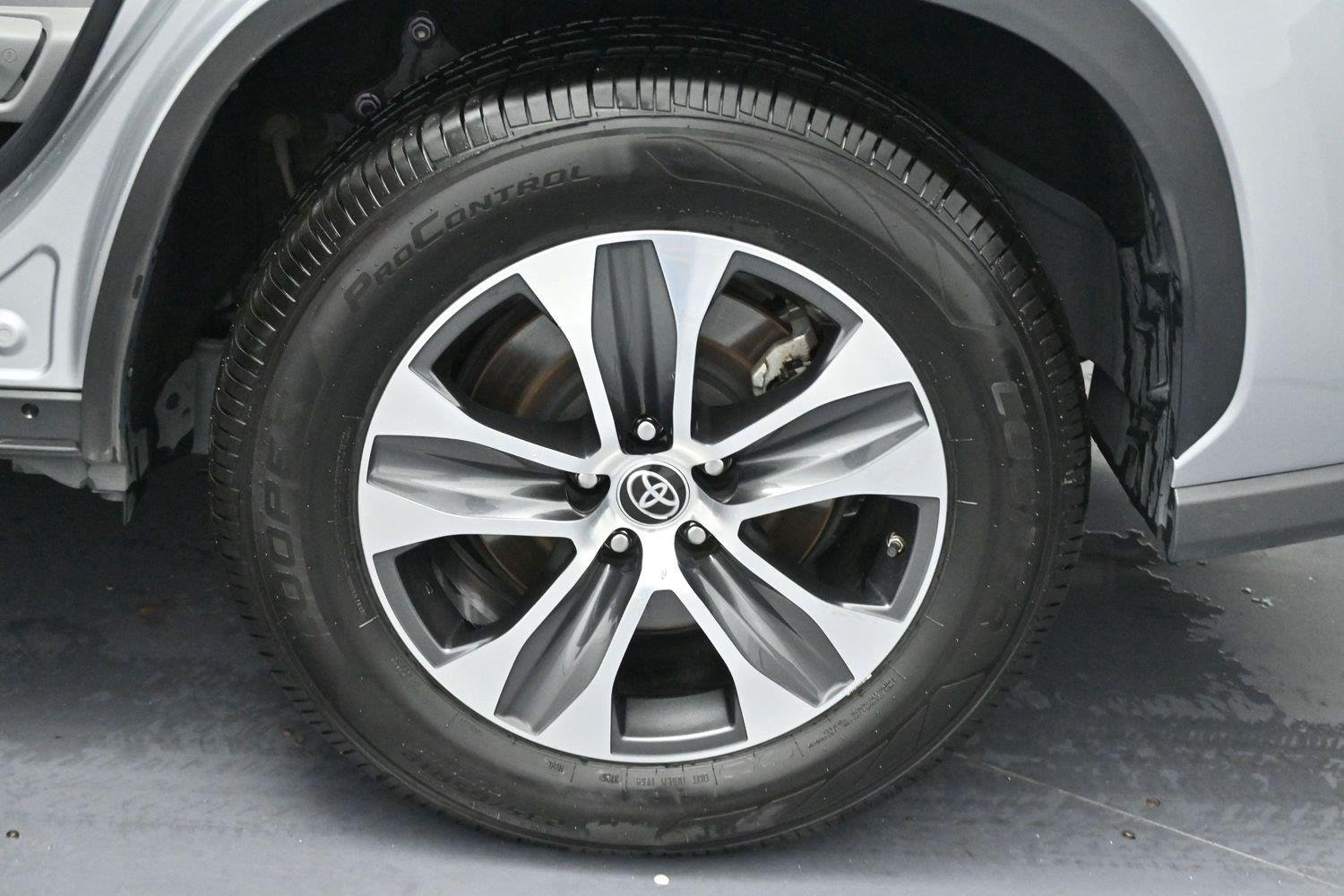 Used 2022 Celestial Silver Metallic Toyota XLE image 39