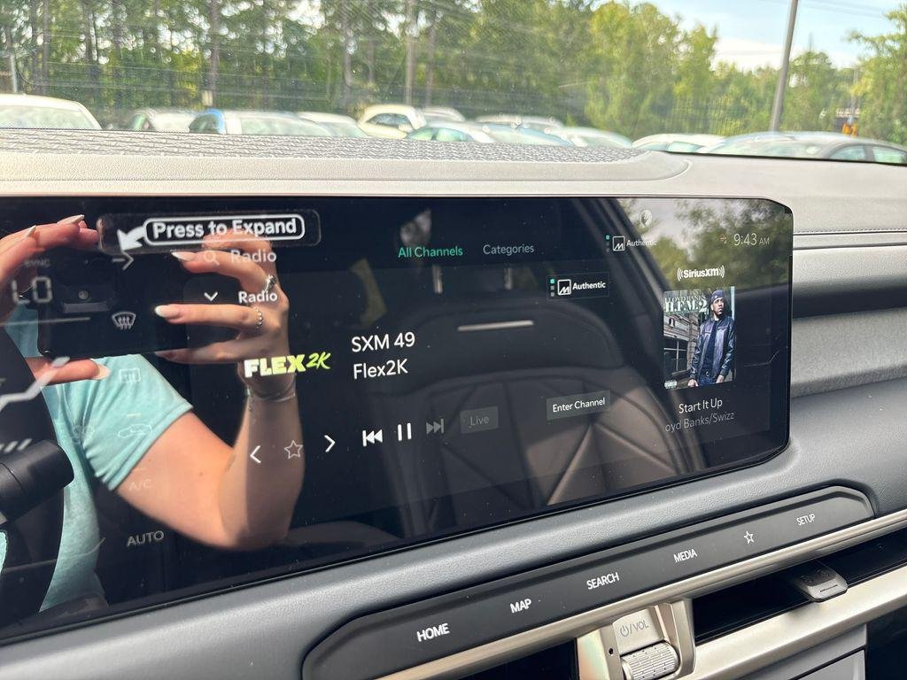 New 2027 Glacial White Pearl Kia SX image 18