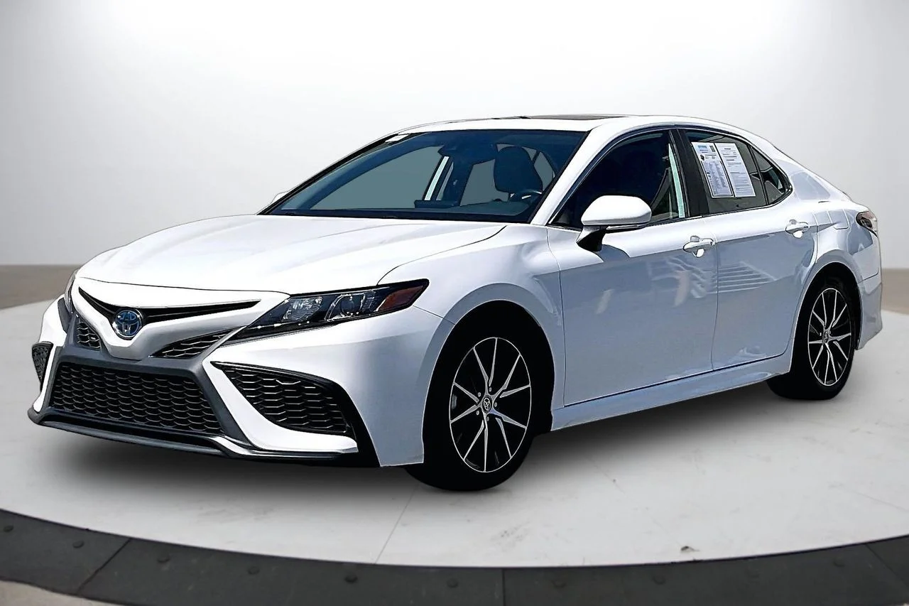 Used 2024 White Toyota SE image 4