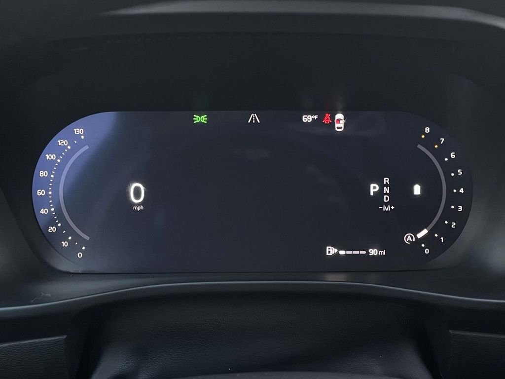Used 2025 Vapour Grey Metallic Volvo Core Bright Theme image 14
