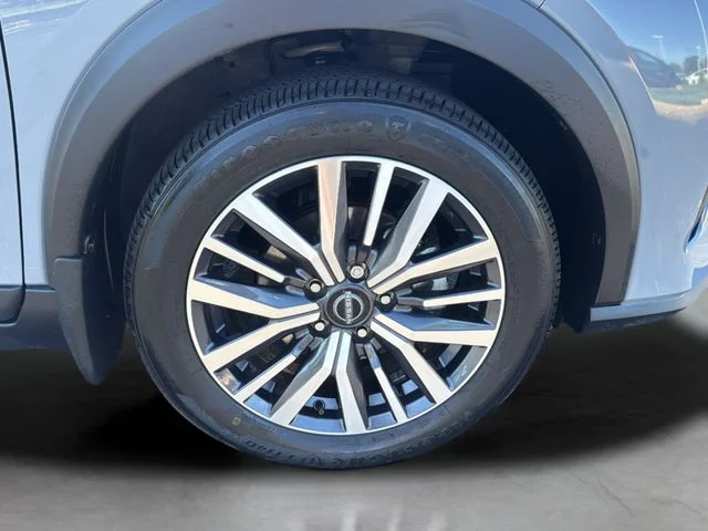 Used 2023 Gray Nissan SV image 9