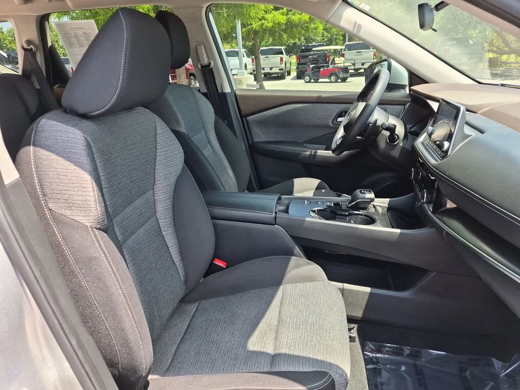 Used 2021 Silver Nissan SV image 36