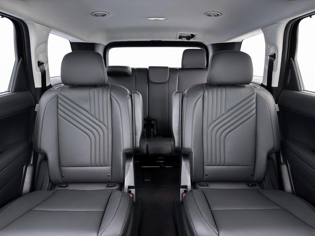 New 2026 Creamy White Pearl Hyundai SEL 7P image 16
