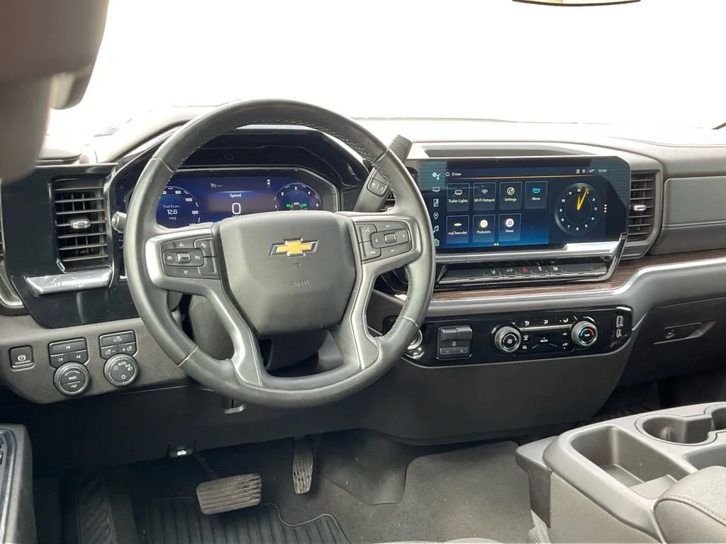 Used 2024 Summit White Chevrolet LT image 16