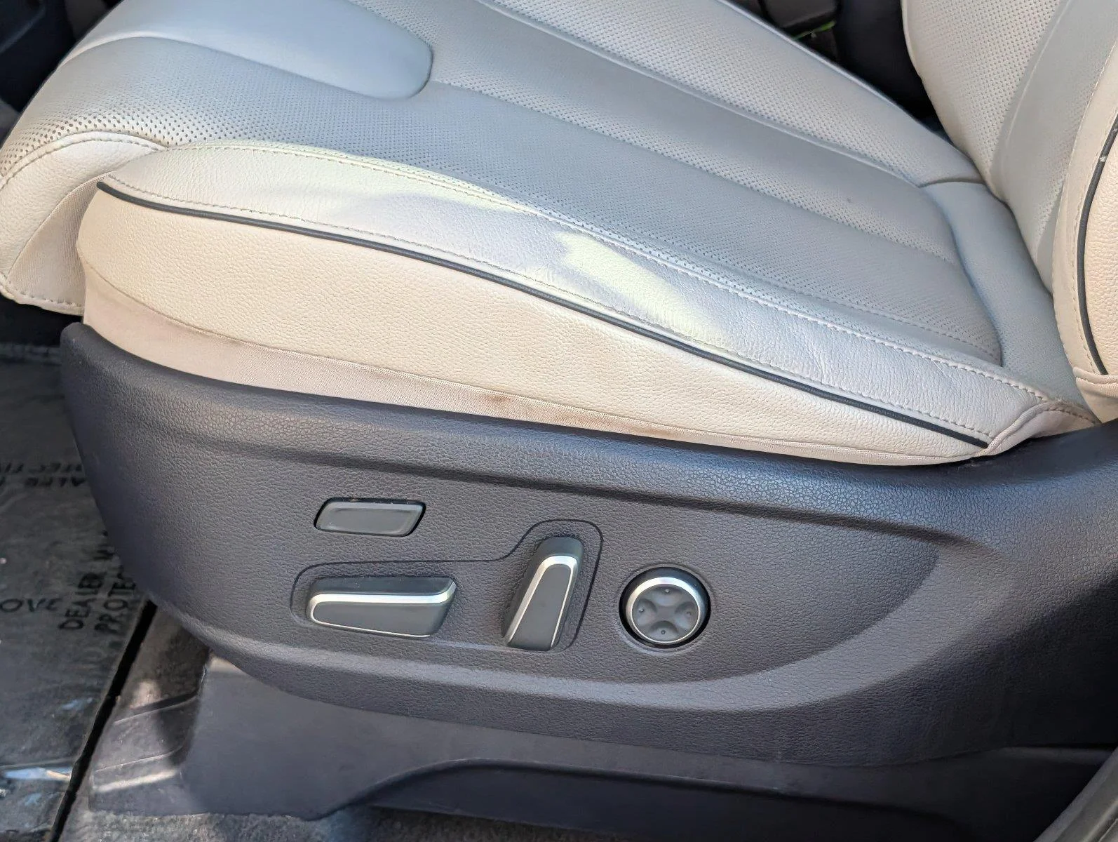 Used 2024 Moonlight Cloud Hyundai Limited image 11