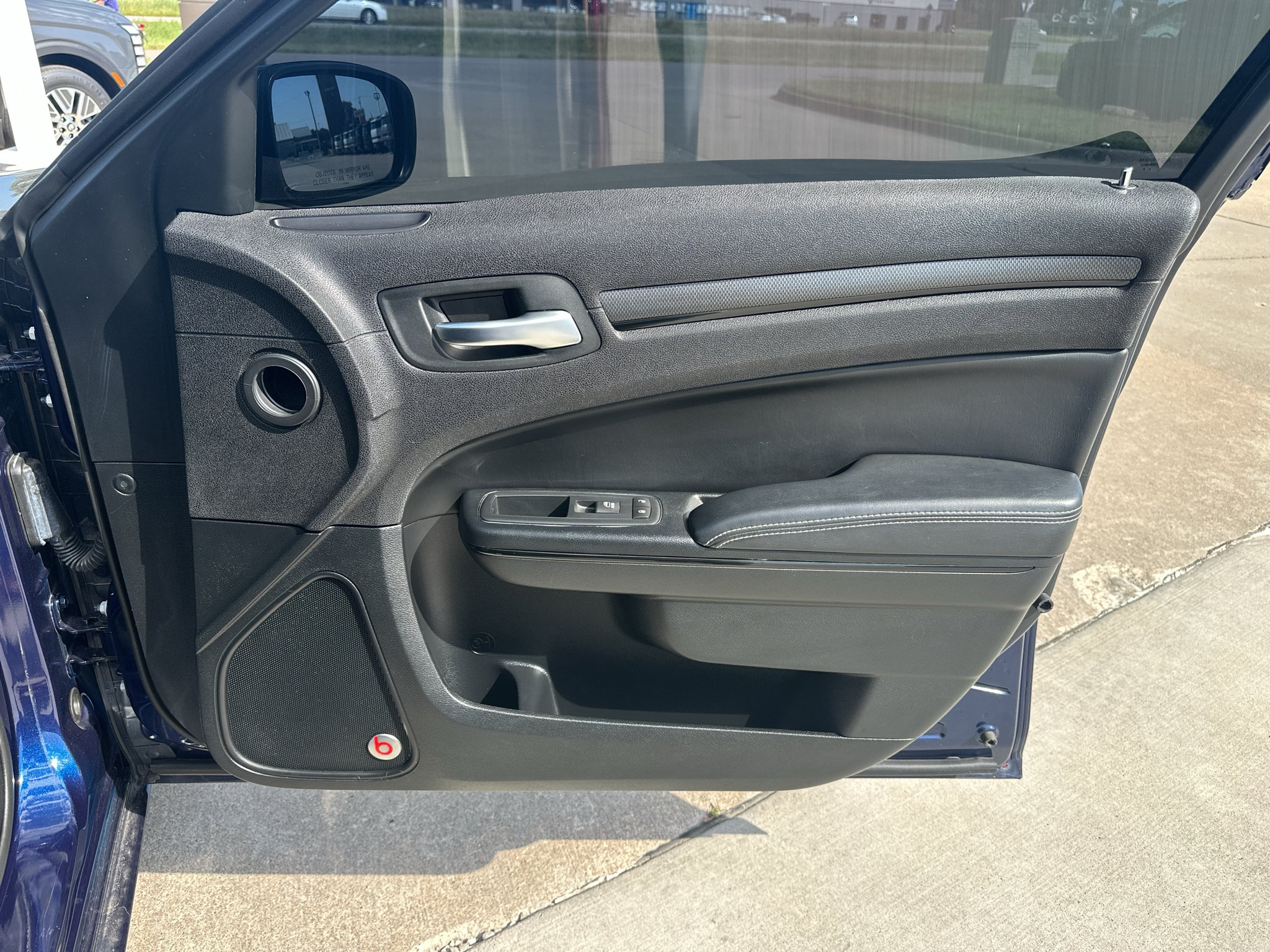 Used 2016 Jazz Blue Pearlcoat Chrysler Base image 29