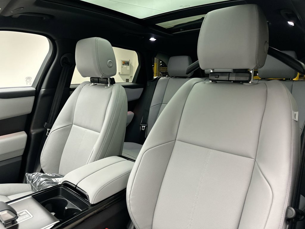 New 2026 Arroios Grey Land Rover P250 Base image 10