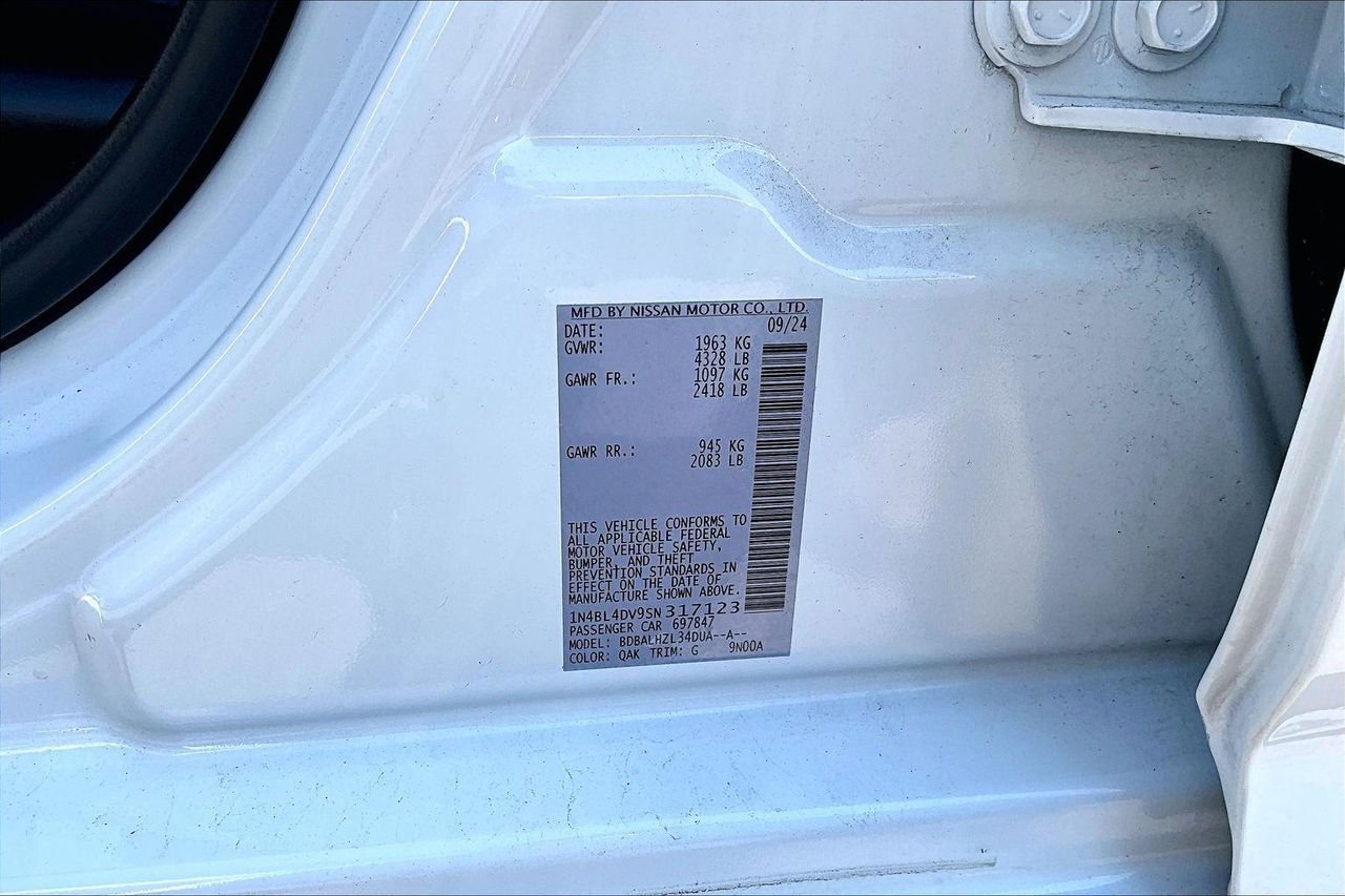 Used 2025 Glacier White Nissan SV FWD image 3