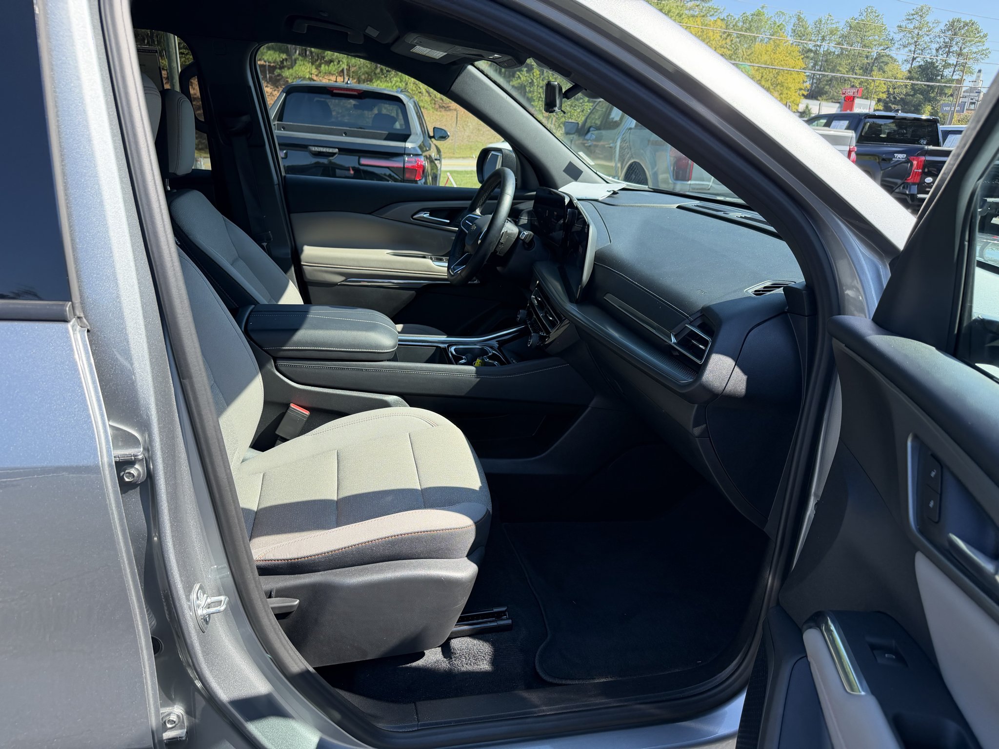 Used 2026 Sterling Gray Metallic Chevrolet FWD LT image 21