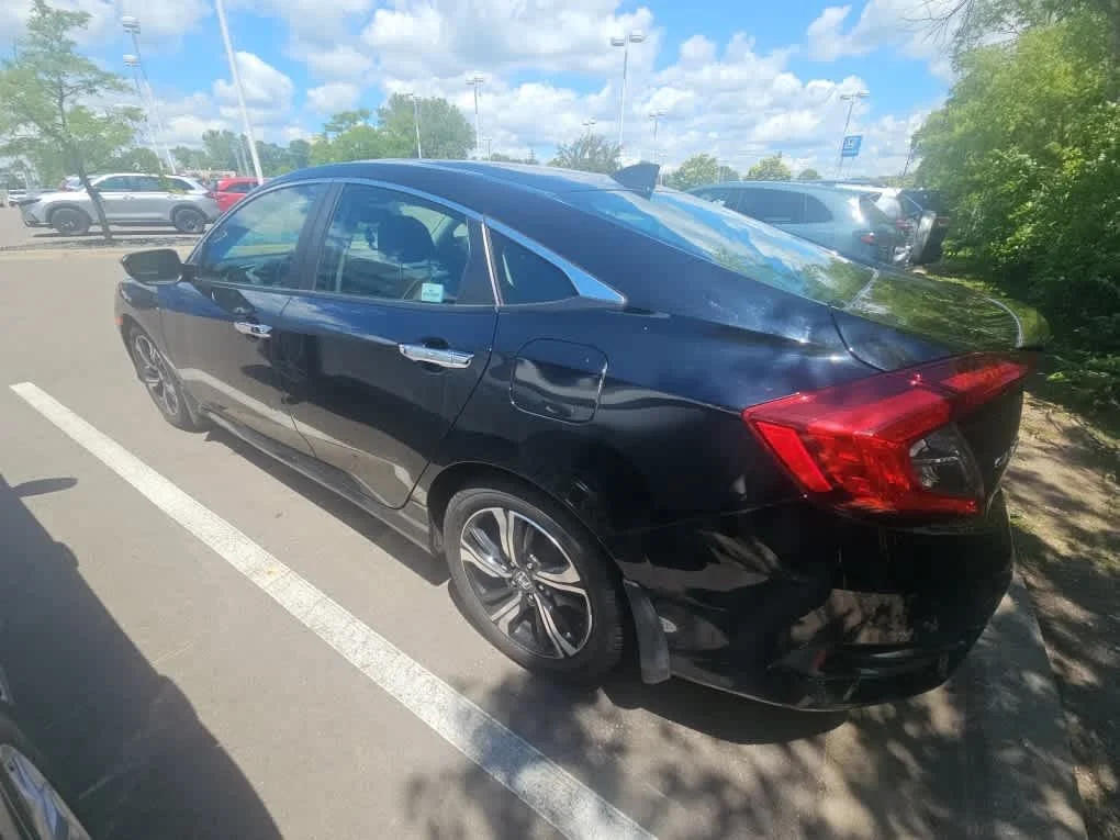 Used 2016 Crystal Black Pearl Honda Touring image 12