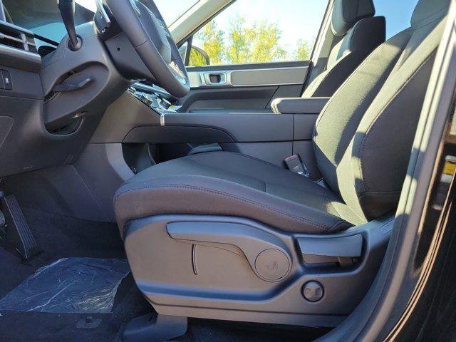 New 2026 Phantom Black Hyundai SE image 16