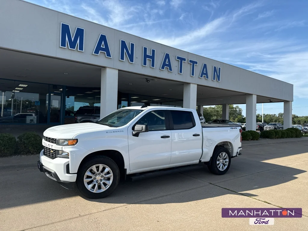 Used 2021 Summit White Chevrolet Custom image 1