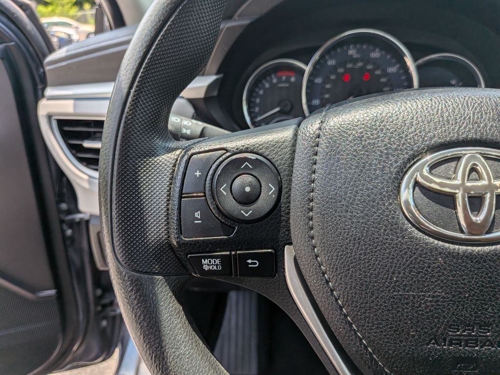 Used 2015 Gray Toyota LE image 13