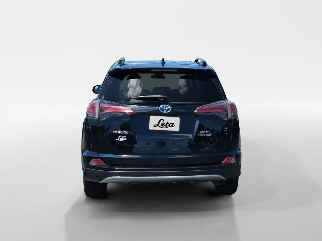Used 2018 Galactic Aqua Mica Toyota XLE image 5