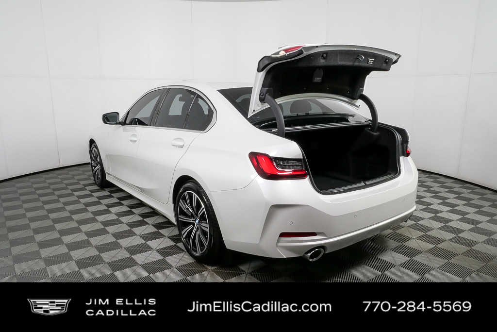 2025 BMW 3 Series 330i - Photo 32