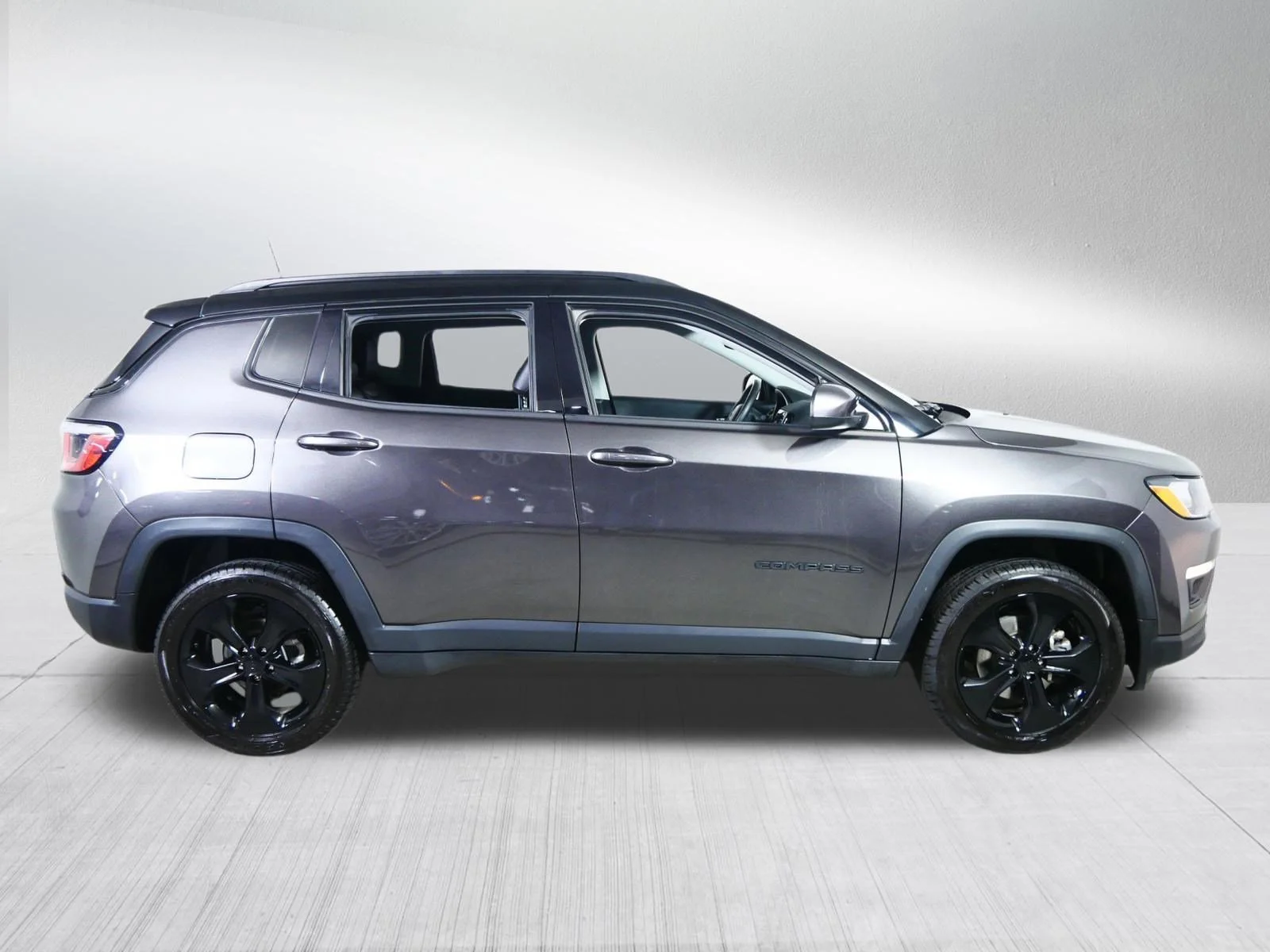 Used 2019 Granite Crystal Metallic Clearcoat Jeep Altitude image 8