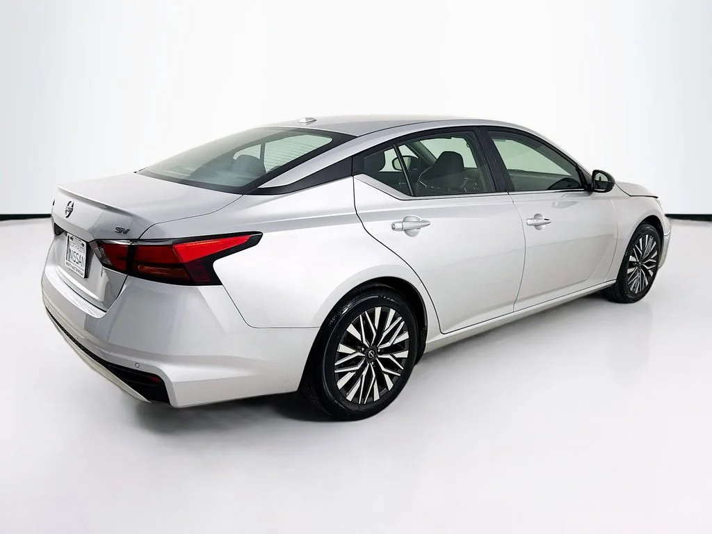 Certified Used 2024 Silver Nissan 2.5 SV image 8