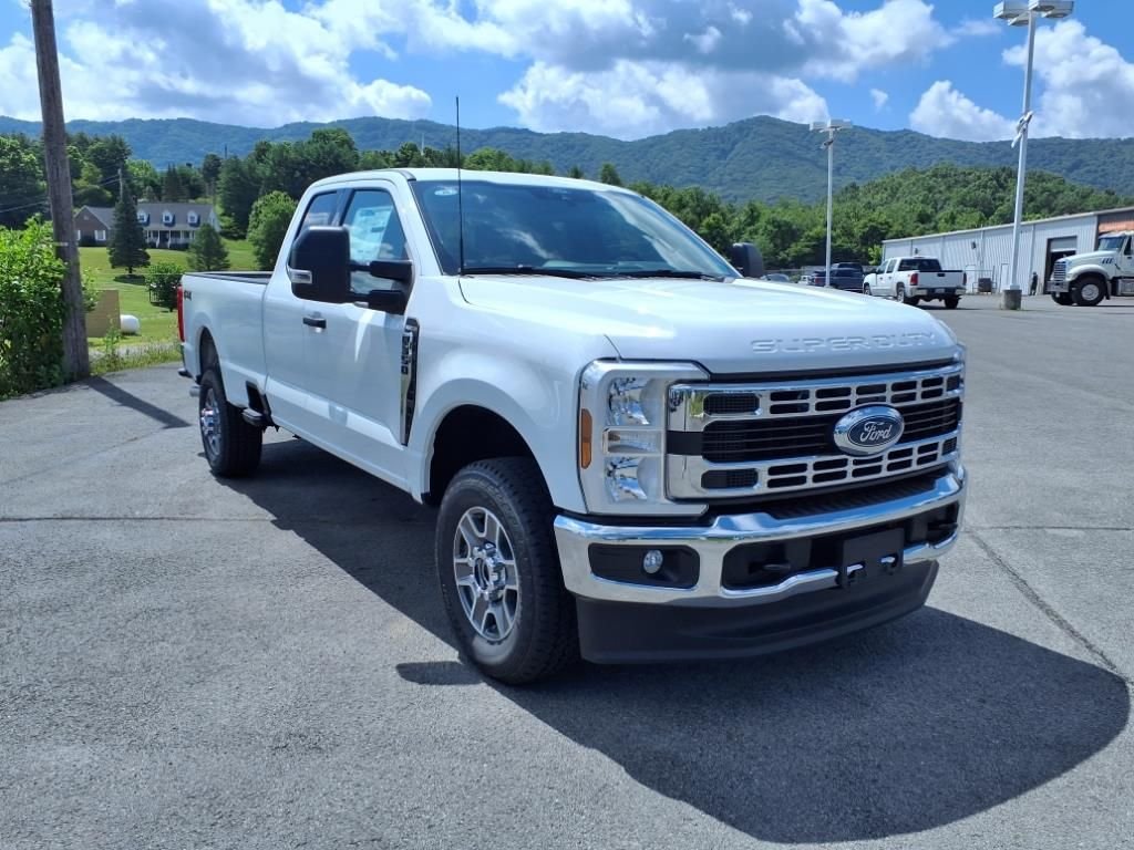 2025 Ford F-350 Super Duty XLT - Photo 16