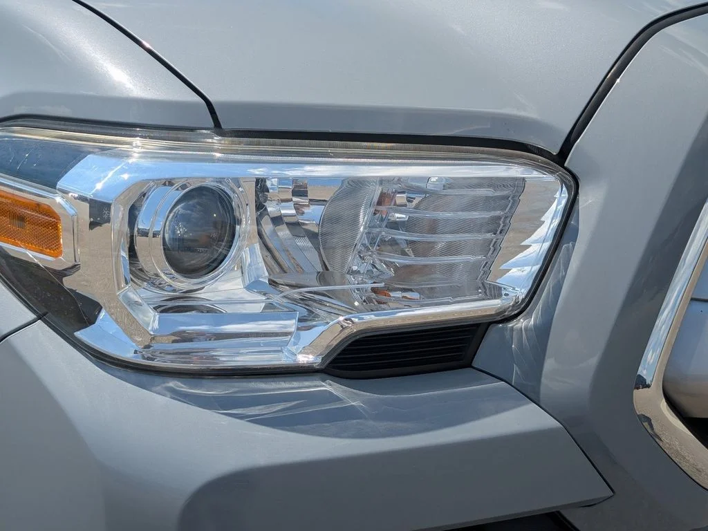 Used 2019 Black Toyota SR5 image 4