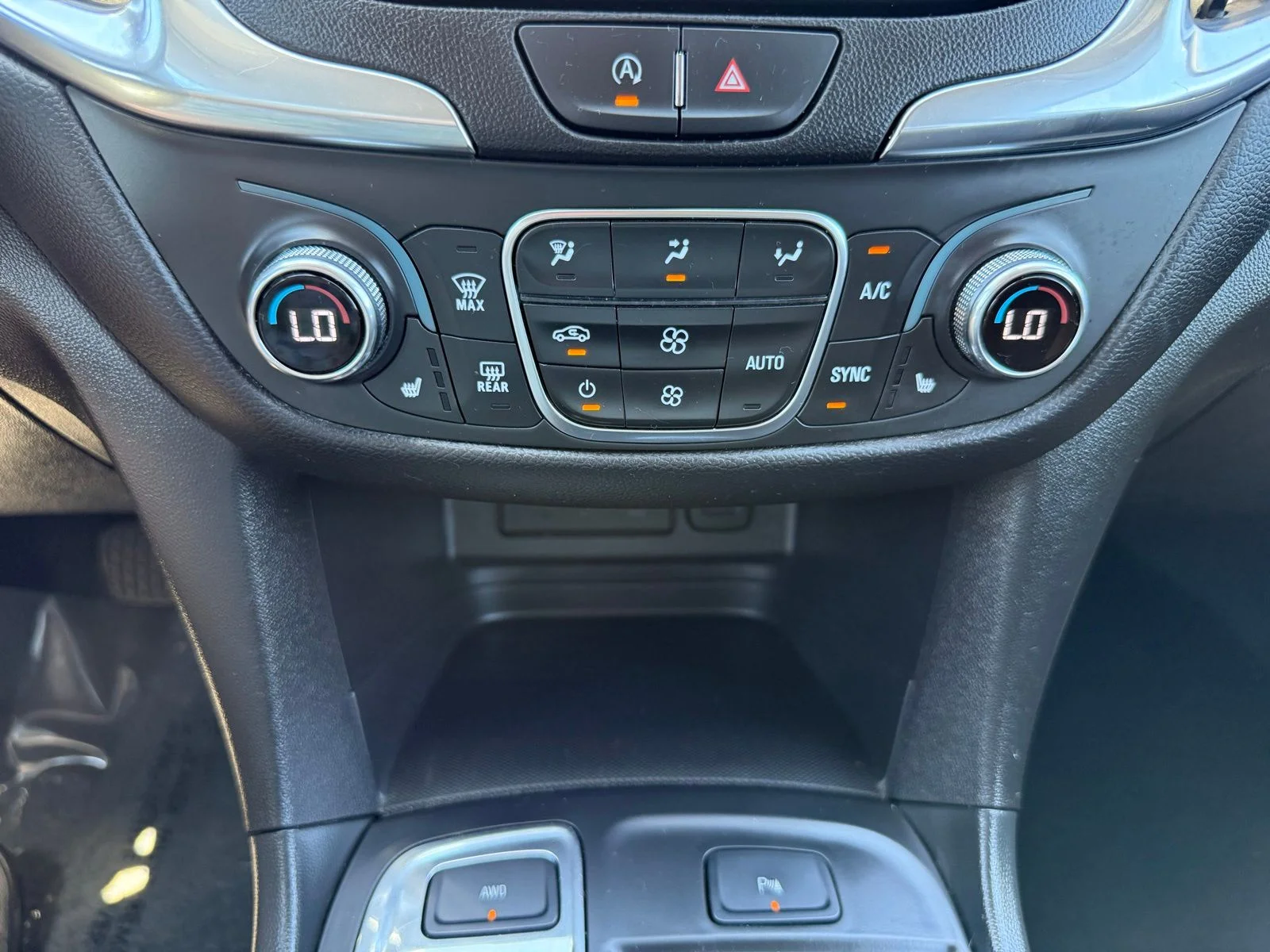 2024 Chevrolet Equinox LT - Photo 24