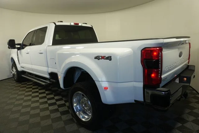Used 2026 Oxford White Ford Lariat image 5