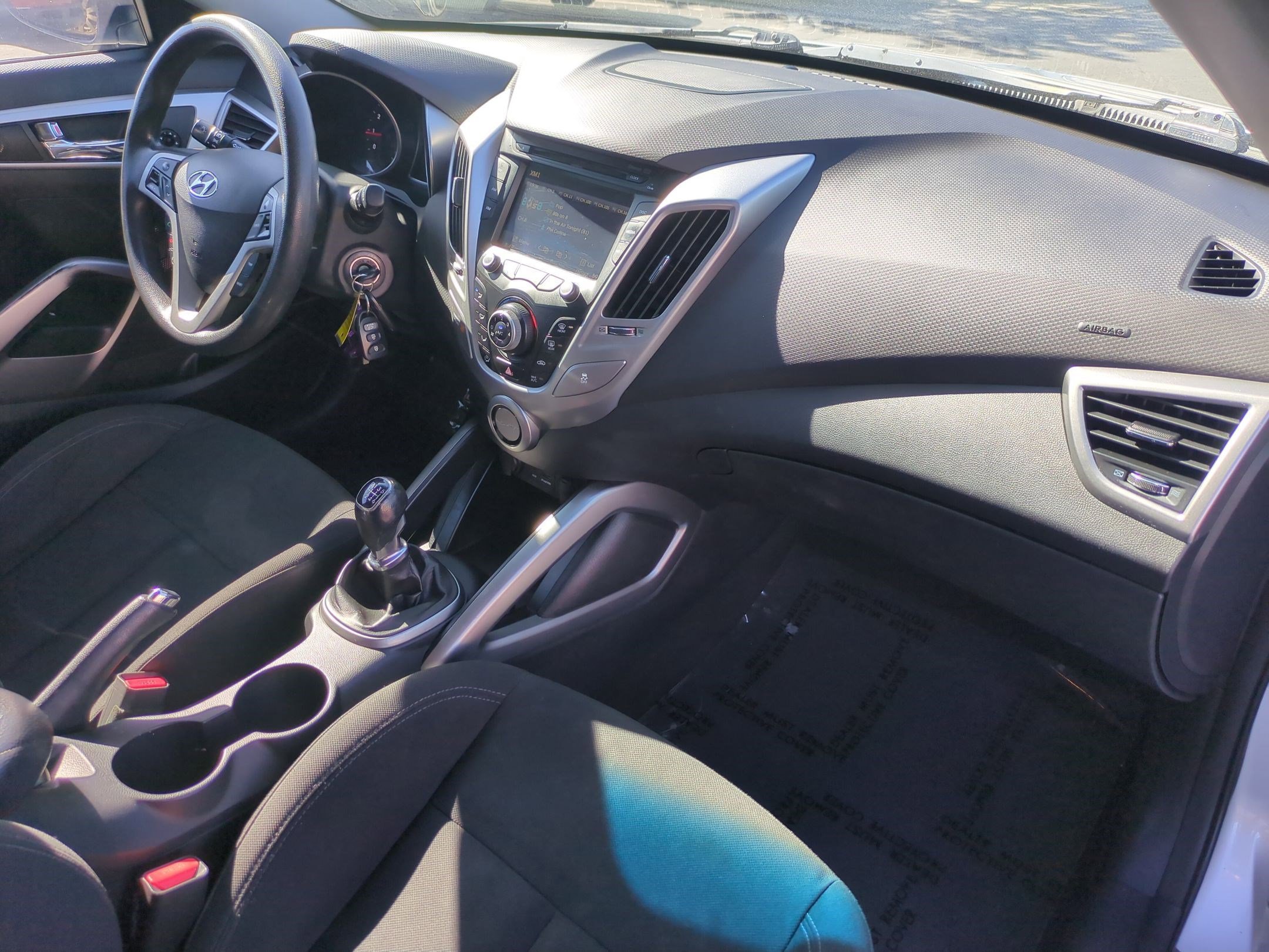 2014 Hyundai Veloster Base - Photo 30