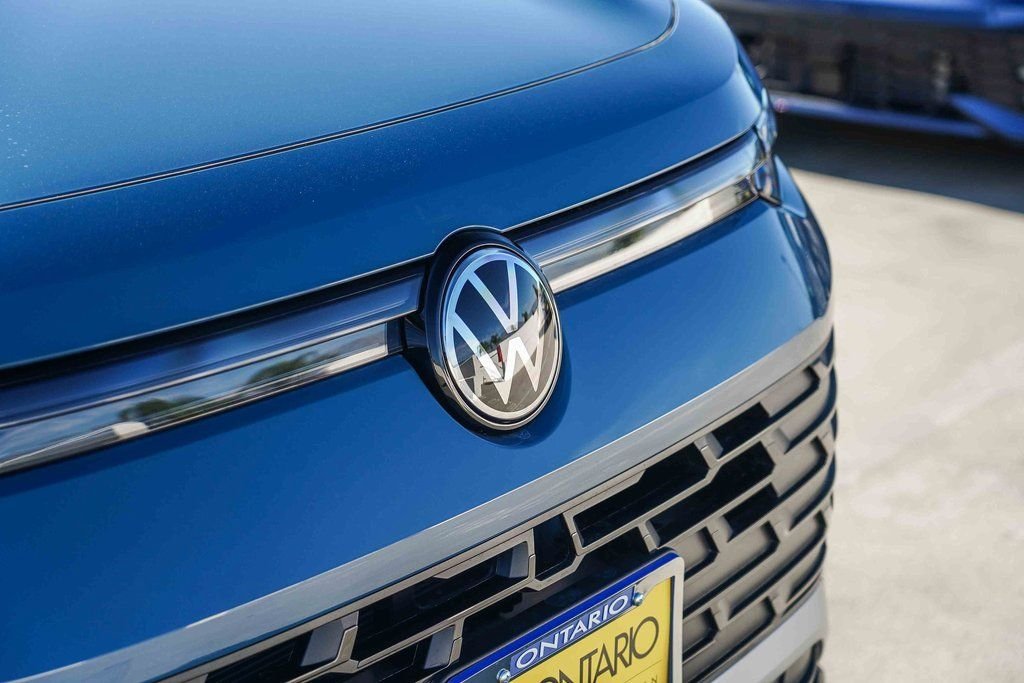 2026 Volkswagen Tiguan SE - Photo 3
