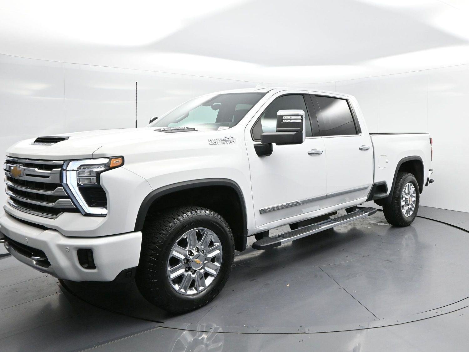 Used 2024 Summit White Chevrolet High Country image 3