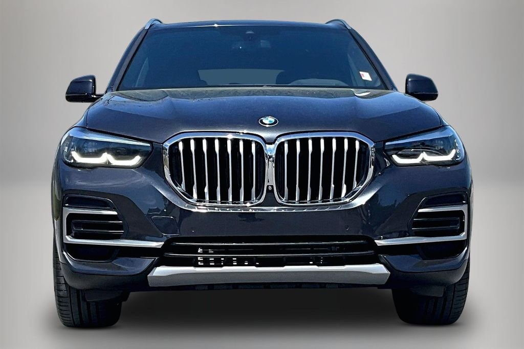 Used 2023 Gray BMW sDrive40i image 3