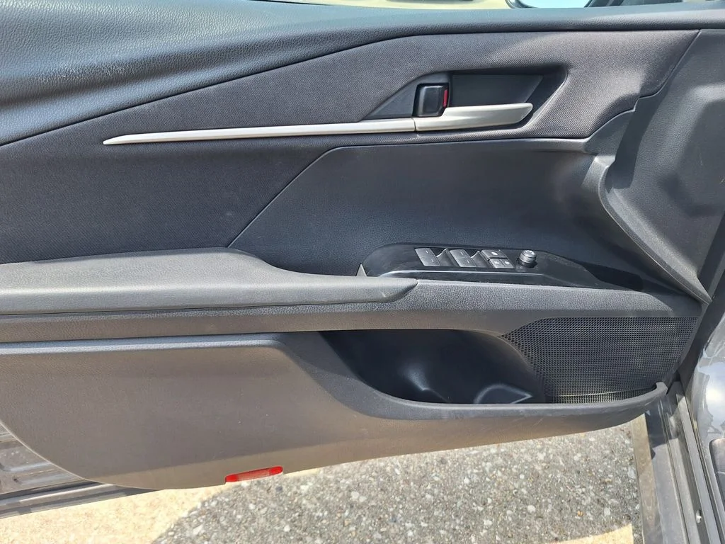 2025 Toyota Camry LE - Photo 29