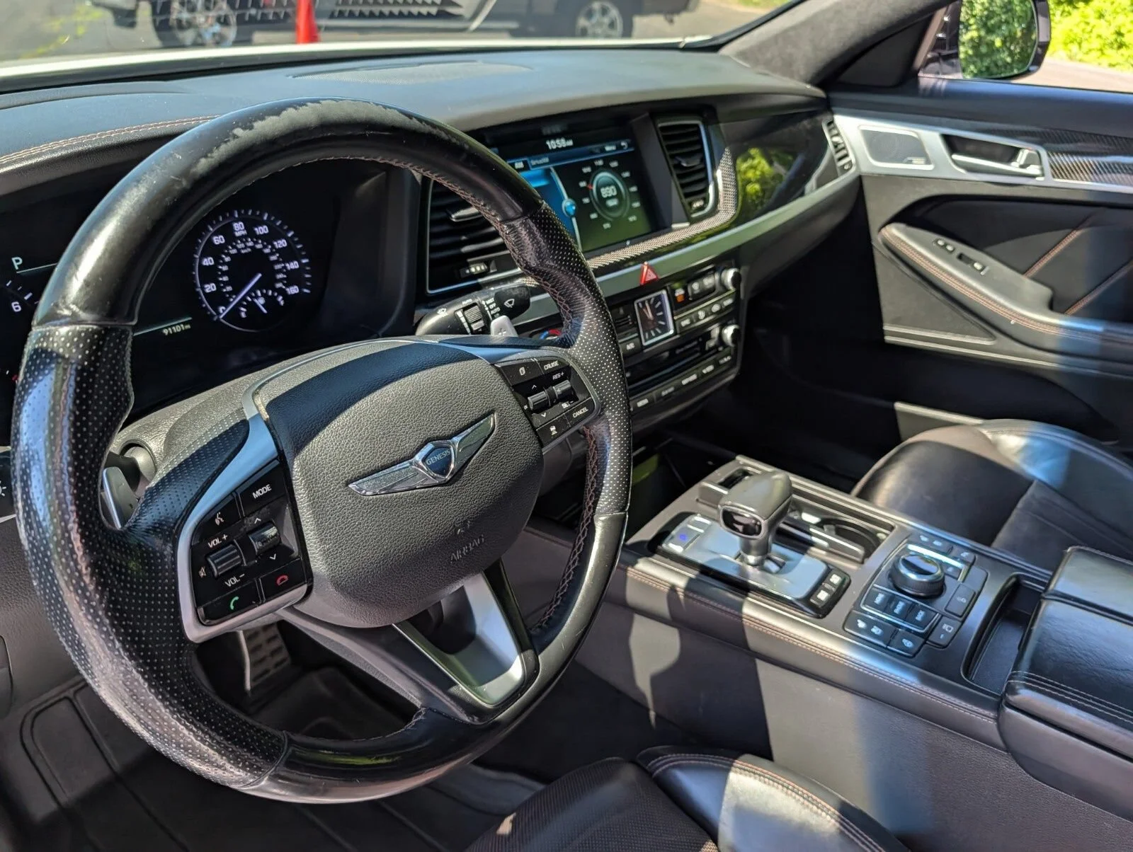 Used 2018 White Genesis 3.3T Sport image 29