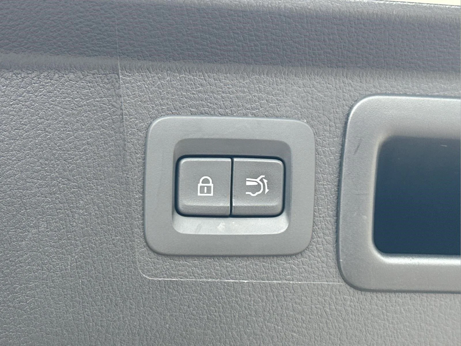 Used 2025 Wind Chill Pearl Mazda 2.5 S Preferred Package image 6