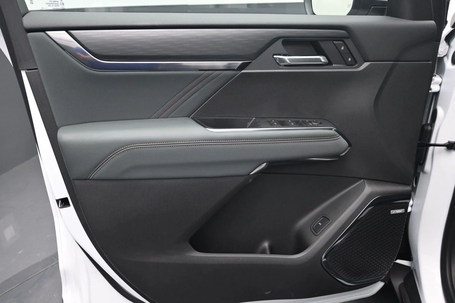 2026 GMC Acadia AT4 - Photo 23
