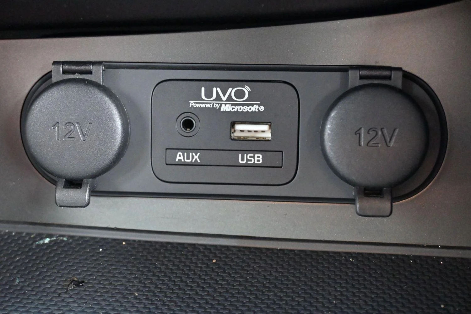 Used 2015 Snow White Pearl Kia LX image 27