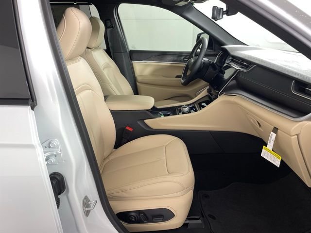 New 2025 Bright White Clear-Coat Exterior Paint Jeep Limited image 41