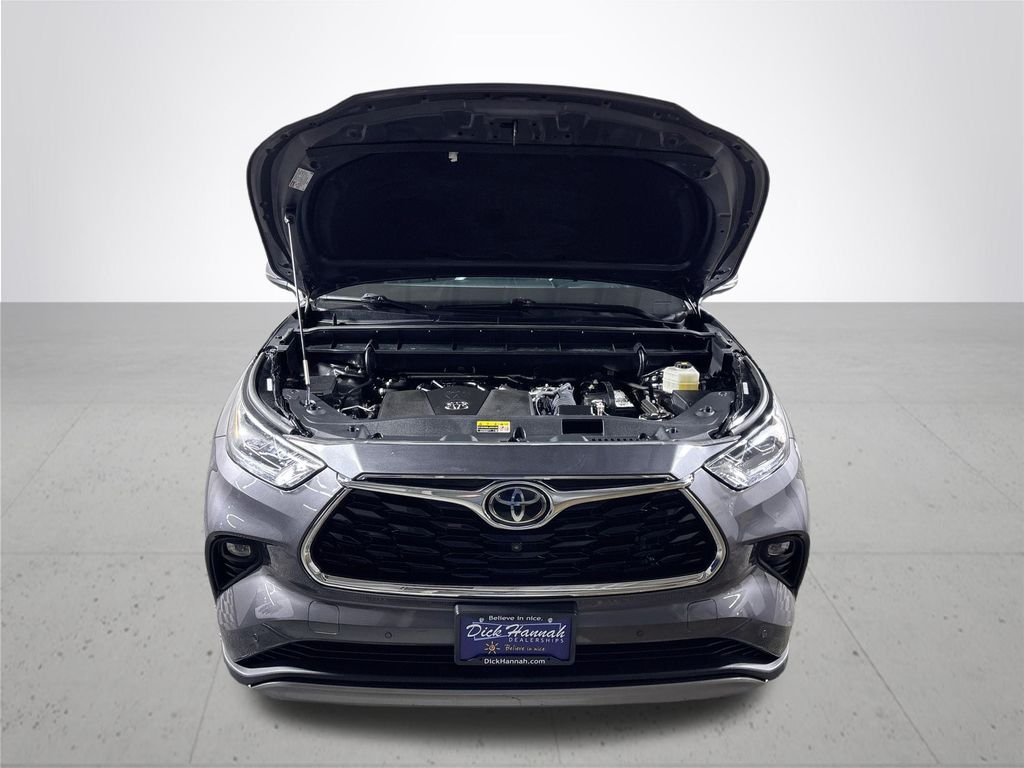 Used 2022 Gray Toyota Platinum image 23