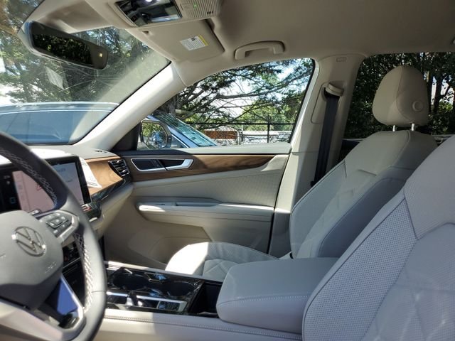 New 2026 White Volkswagen 2.0T SE w/Technology image 17