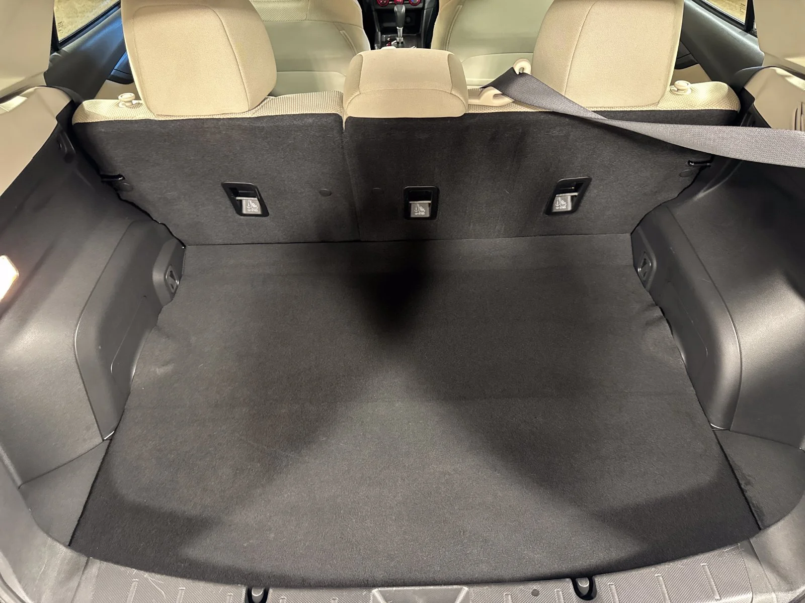 Used 2018 White Subaru 2.0i Premium image 21