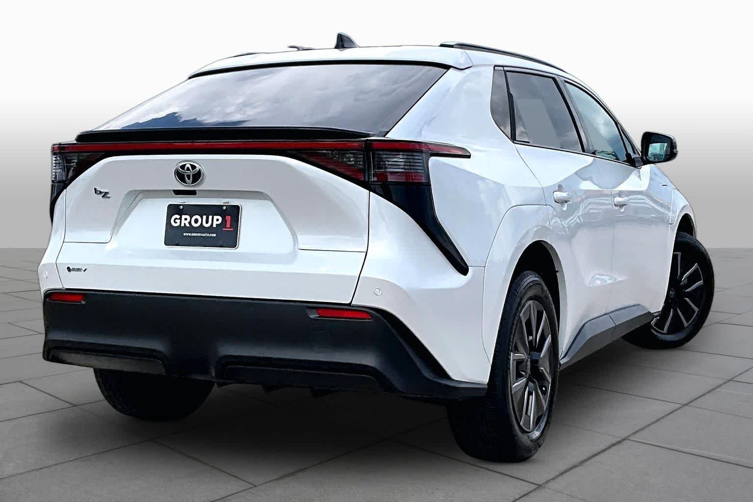 Certified Used 2026 Wind Chill Pearl Toyota XLE Plus image 11