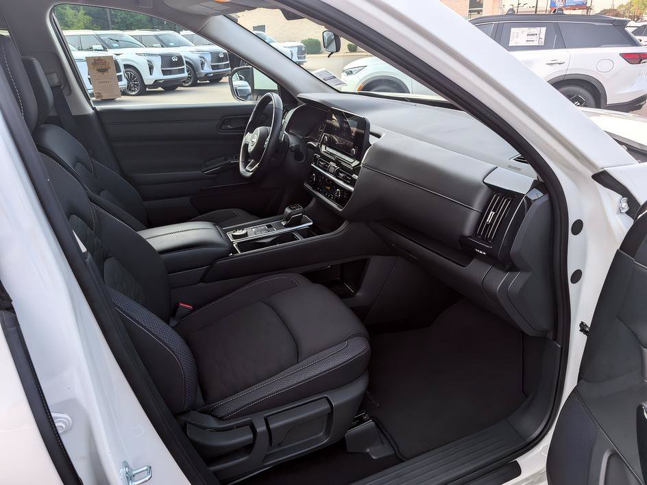 Used 2025 Glacier White Nissan SV image 24