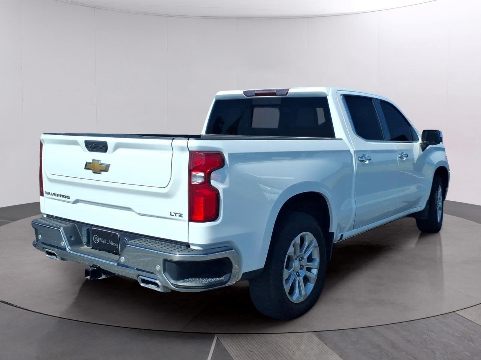 Used 2023 SUMMIT WHITE Chevrolet LTZ image 5