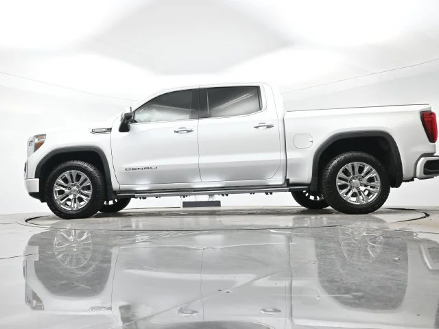 Used 2019 WHITE FROST TRICOAT GMC Denali image 27