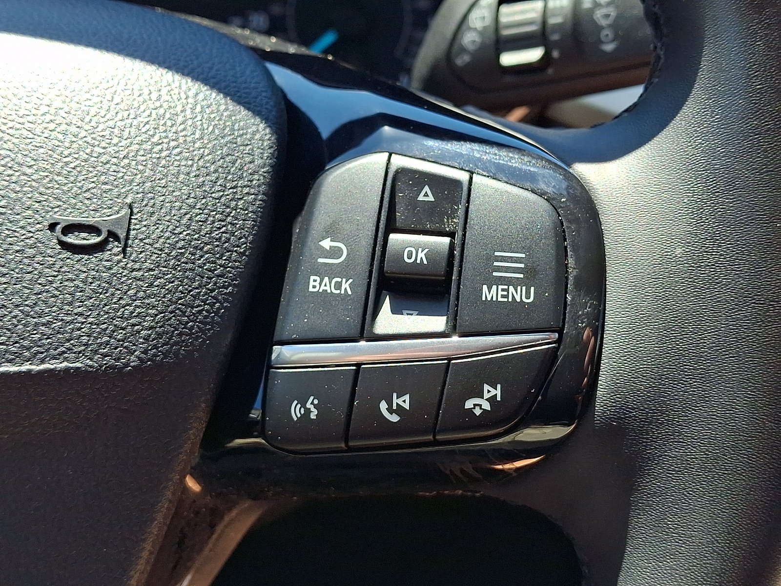 Used 2022 Agate Black Metallic - UM Ford SE image 21