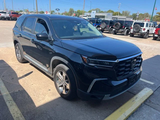 Used 2025 Black Honda EX-L image 2
