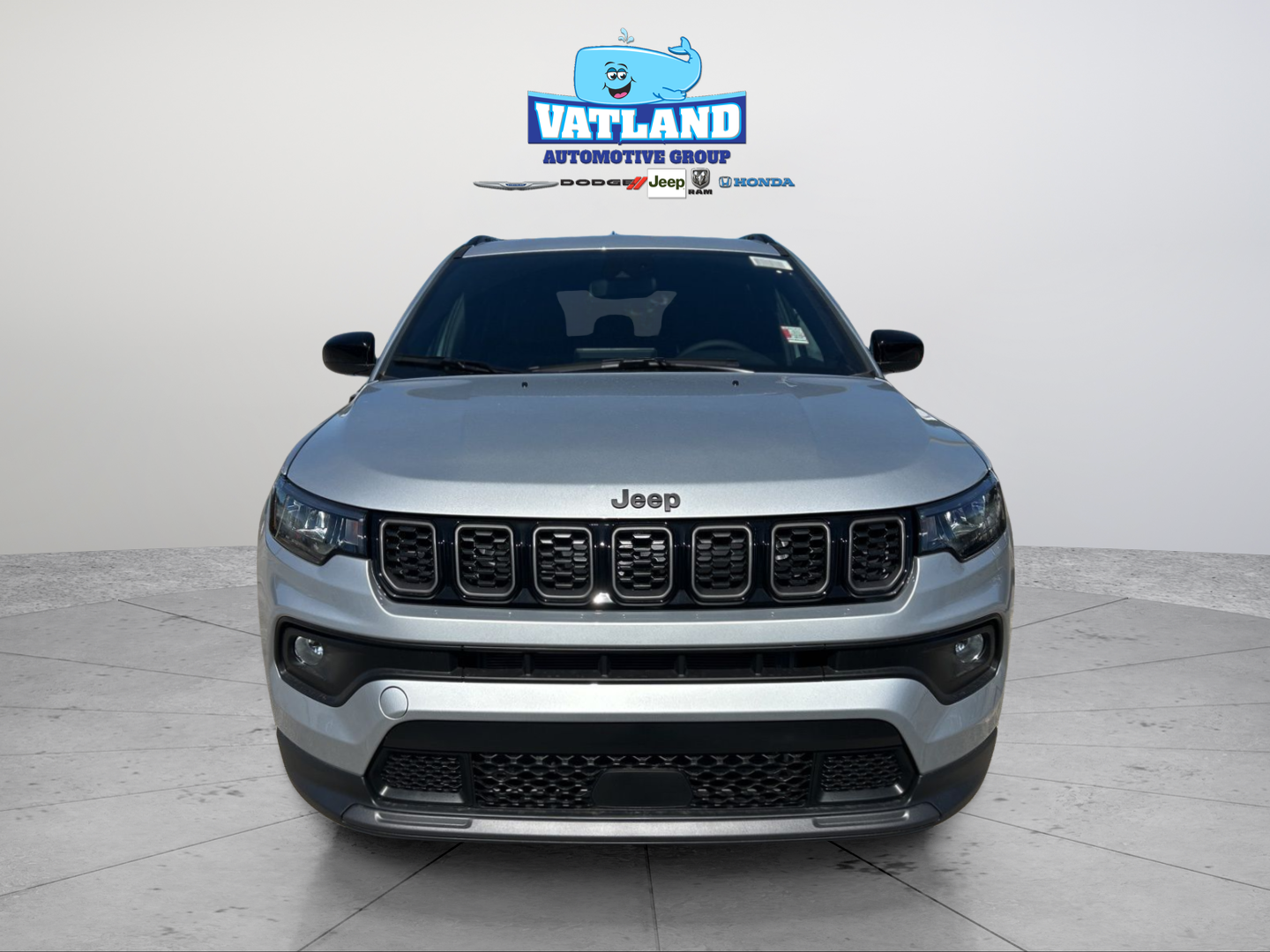 New 2026 Silver Zynith Metallic Clear-Coat Exterior Paint Jeep Latitude image 8