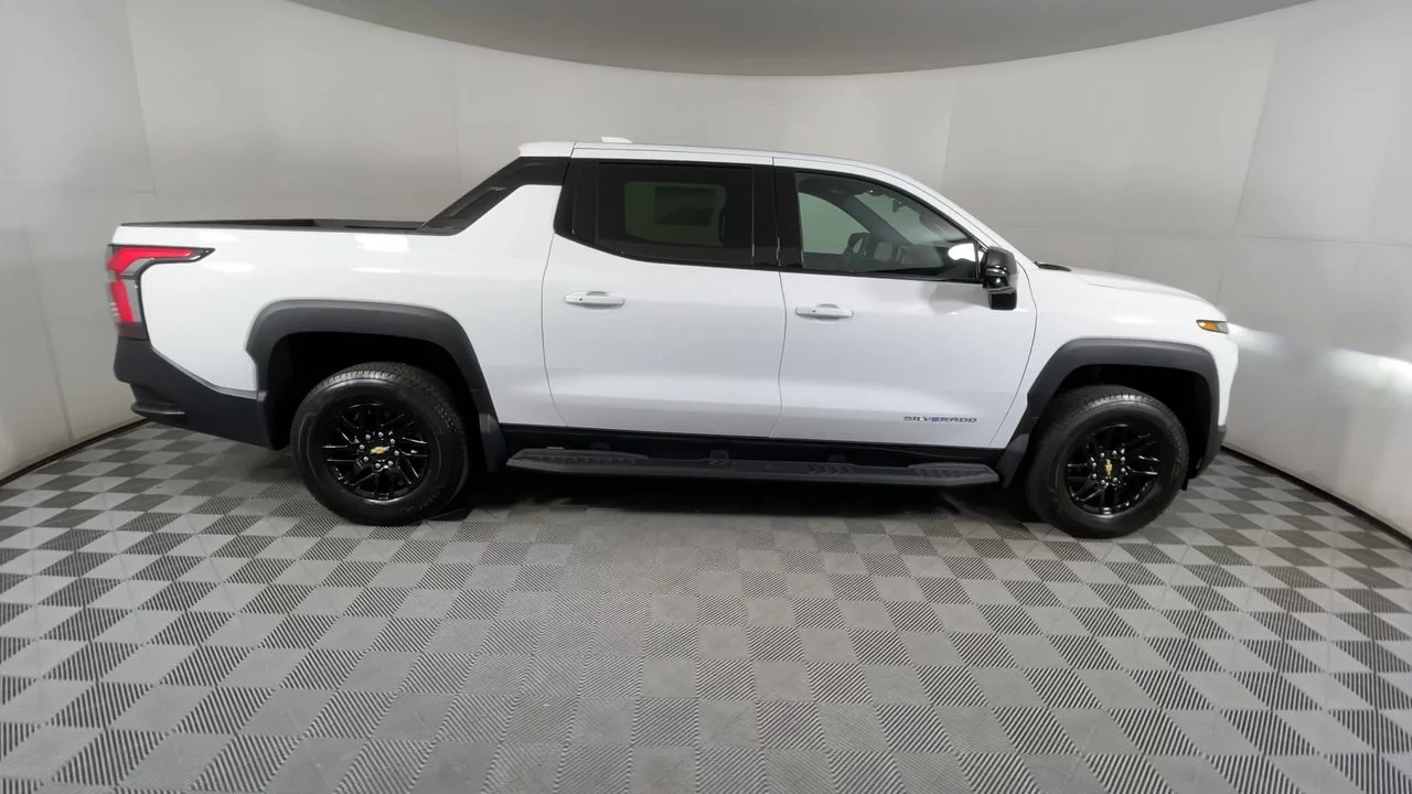 2025 Chevrolet Silverado EV LT - Photo 69