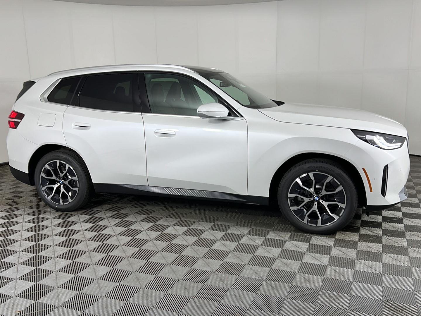 New 2026 Mineral White Metallic BMW 30 xDrive image 2